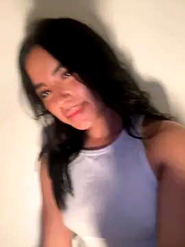 Snapshot of Emily-14 chatting on October 26, 2025, 2:28 am Emily-14 online show from October 26, 2025, 2:28 am