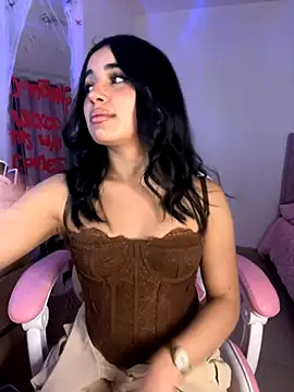 Snapshot of Emily-14 chatting on October 28, 2025, 5:00 am Emily-14 online show from October 28, 2025, 5:00 am