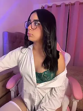 Snapshot of Emily-14 chatting on November 12, 2025, 4:02 am Emily-14 online show from November 12, 2025, 4:02 am