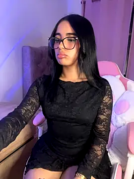 Snapshot of Emily-14 chatting on December 1, 2025, 3:11 am Emily-14 online show from December 1, 2025, 3:11 am