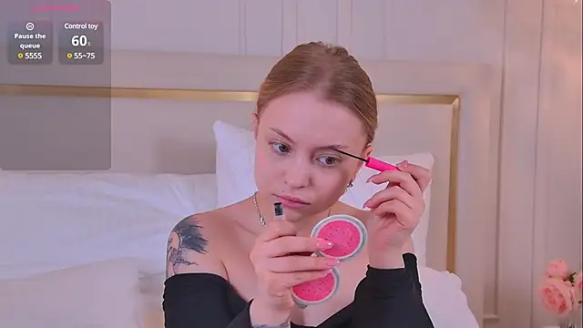 DorisHell online show from March 18, 2025, 5:53 pm