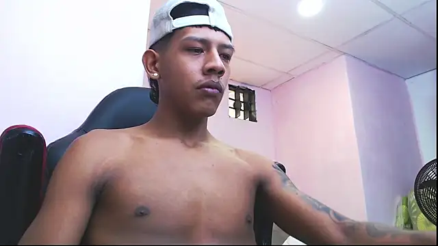 Snapshot of mr_stiven_ chatting on January 5, 2025, 8:22 am mr stiven  online show from January 5, 2025, 8:22 am