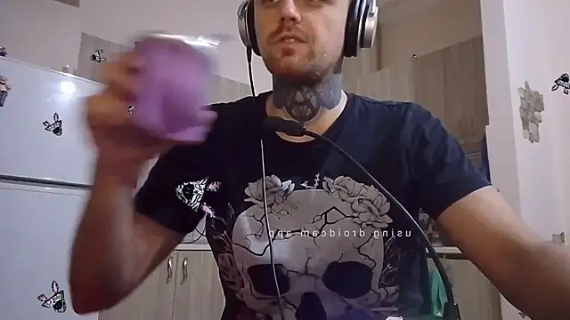 Snapshot of HappyZebra13 chatting on January 21, 2025, 8:54 pm HappyZebra13 online show from January 21, 2025, 8:54 pm