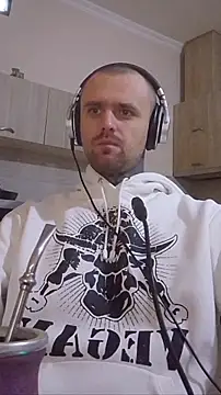 Snapshot of HappyZebra13 chatting on November 17, 2025, 4:07 am HappyZebra13 online show from November 17, 2025, 4:07 am