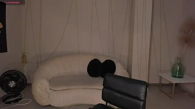 Snapshot of MiaFarrell_ chatting on February 11, 2025, 6:44 pm MiaFarrell online show from February 11, 2025, 6:44 pm