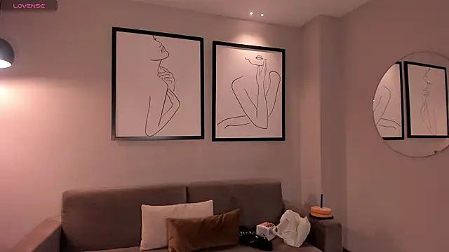 Snapshot of MiaFarrell_ chatting on November 7, 2025, 5:57 pm MiaFarrell online show from November 7, 2025, 5:57 pm