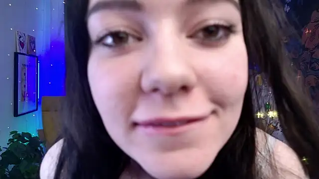 Snapshot of Lana__Cute_ chatting on December 15, 2024, 9:35 am Lana Cute online show from December 15, 2024, 9:35 am