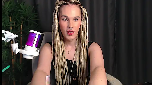 Cassie Bae online show from November 26, 2025, 6:53 pm