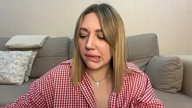 VickyLove047 online show from November 5, 2025, 8:42 pm