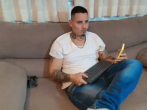 Geishastudios online show from November 21, 2025, 1:43 pm