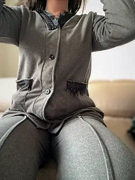 Snapshot of hot_girl_dina chatting on February 23, 2025, 9:33 am hot girl dina online show from February 23, 2025, 9:33 am