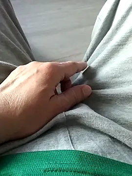 Snapshot of Dannydy2015 chatting on January 28, 2025, 1:39 am Dannydy2015 online show from January 28, 2025, 1:39 am