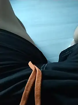 Snapshot of Dannydy2015 chatting on October 18, 2025, 12:35 am Dannydy2015 online show from October 18, 2025, 12:35 am