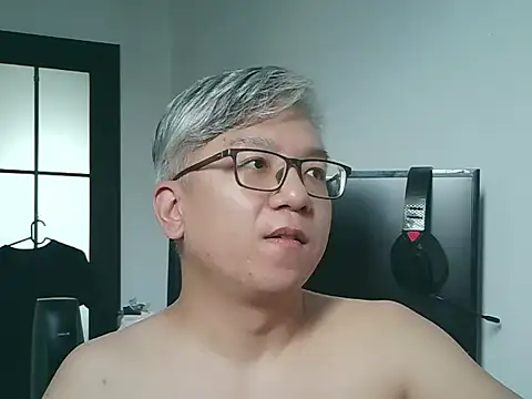 Snapshot of leoUSIR chatting on September 22, 2025, 6:26 am leoUSIR online show from September 22, 2025, 6:26 am