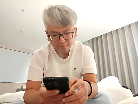 leoUSIR online show from October 25, 2025, 5:51 pm