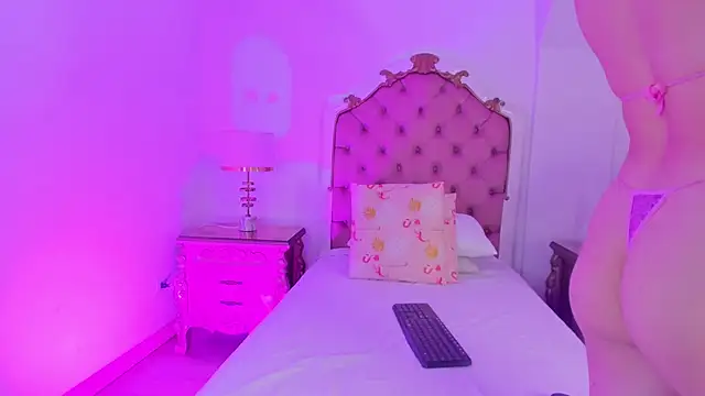 Snapshot of rebeca_watsson chatting on November 23, 2025, 12:05 pm rebeca watsson online show from November 23, 2025, 12:05 pm