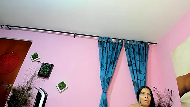 Snapshot of miss--flora chatting on November 20, 2025, 1:44 pm miss--flora online show from November 20, 2025, 1:44 pm