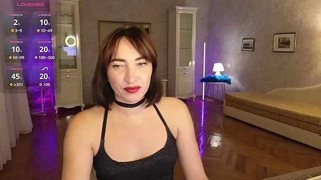 Snapshot of AnneHaddaway chatting on October 5, 2025, 7:56 pm AnneHaddaway online show from October 5, 2025, 7:56 pm