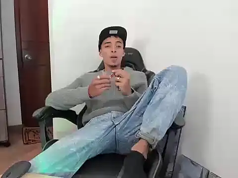 Snapshot of twink_latino5 chatting on March 13, 2025, 10:32 pm twink latino5 online show from March 13, 2025, 10:32 pm