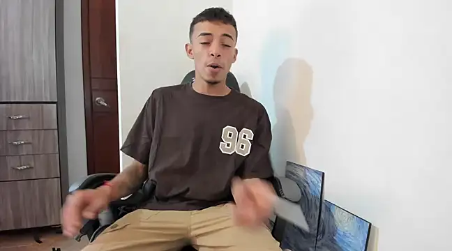 Snapshot of twink_latino5 chatting on March 20, 2025, 2:51 am twink latino5 online show from March 20, 2025, 2:51 am