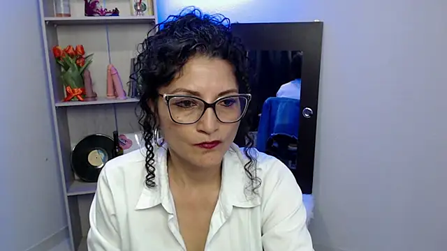 Snapshot of arianna_ros3 chatting on February 1, 2025, 7:13 pm arianna ros3 online show from February 1, 2025, 7:13 pm