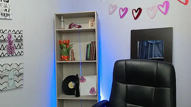 Snapshot of arianna_ros3 chatting on February 12, 2025, 6:40 pm arianna ros3 online show from February 12, 2025, 6:40 pm