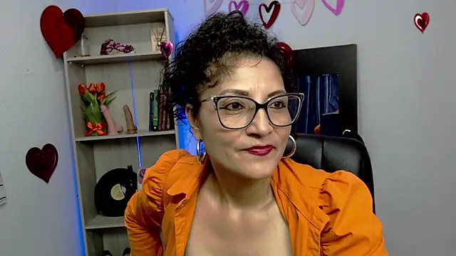 Snapshot of arianna_ros3 chatting on February 13, 2025, 7:10 pm arianna ros3 online show from February 13, 2025, 7:10 pm