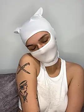 Nikki Hoee online show from November 22, 2025, 10:09 pm