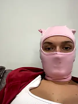 Nikki Hoee online show from November 29, 2025, 6:44 pm