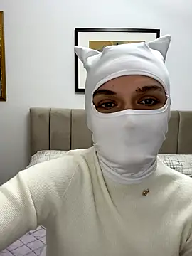 Nikki Hoee online show from December 4, 2025, 10:07 pm