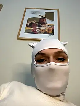 Nikki Hoee online show from December 14, 2025, 6:01 pm