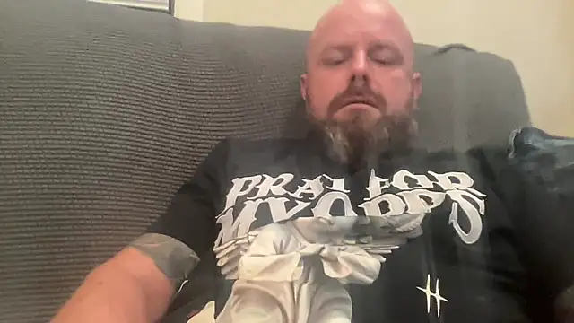 Thickirishcock850 online show from November 5, 2025, 4:01 am