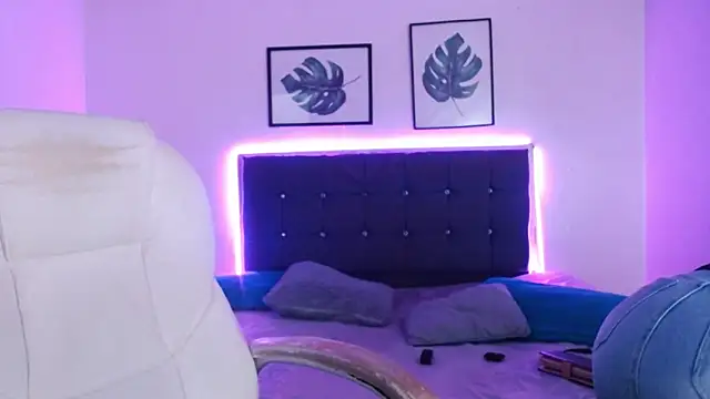 Snapshot of mia_collens chatting on September 25, 2025, 2:04 am mia collens online show from September 25, 2025, 2:04 am