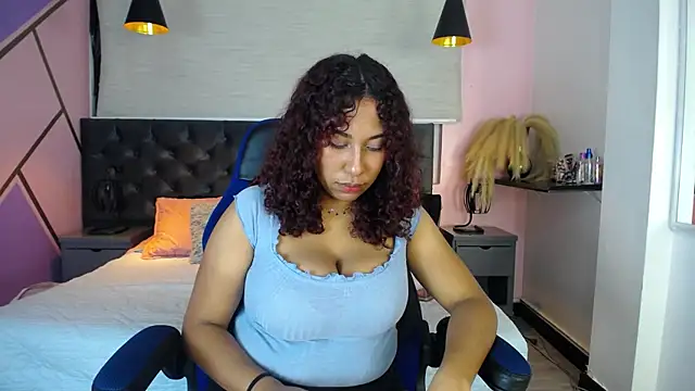 lauraltt online show from January 19, 2025, 2:04 am