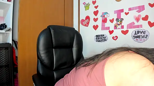 lizzie c online show from March 12, 2025, 5:57 am