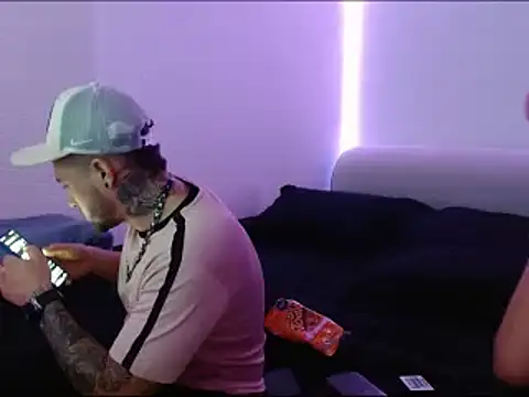 miia-liiam online show from January 3, 2025, 5:06 am