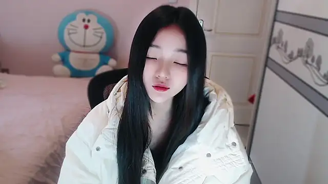 xiao-xiao-D online show from December 1, 2025, 7:02 am