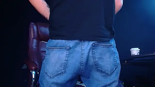 AxelColton online show from November 26, 2025, 6:03 am