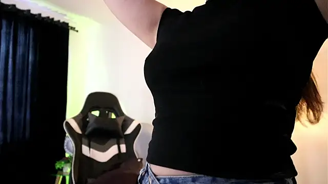 Daisha Riley online show from September 17, 2025, 1:24 pm