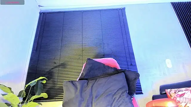 JhonyMiller  online show from November 12, 2025, 7:57 pm