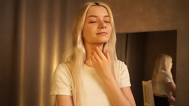 Snapshot of Hi_my_name_is chatting on February 25, 2025, 2:44 pm Hi my name is online show from February 25, 2025, 2:44 pm