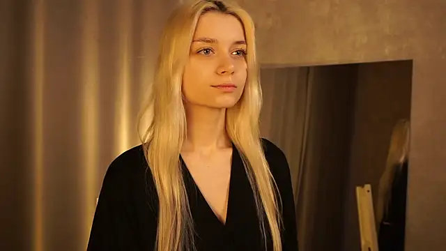 Snapshot of Hi_my_name_is chatting on March 5, 2025, 2:34 pm Hi my name is online show from March 5, 2025, 2:34 pm