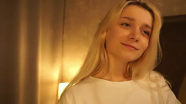 Snapshot of Hi_my_name_is chatting on March 13, 2025, 3:28 pm Hi my name is online show from March 13, 2025, 3:28 pm