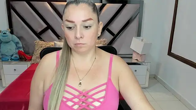 natalia5560 online show from September 9, 2025, 12:37 pm