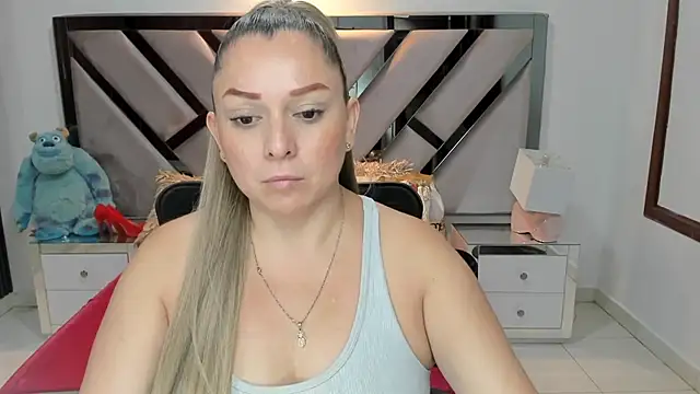 natalia5560 online show from September 11, 2025, 12:16 pm