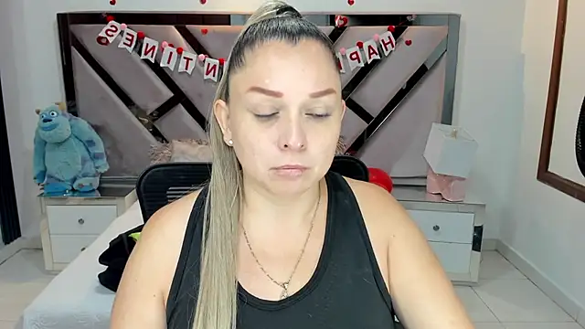 natalia5560 online show from September 22, 2025, 12:40 pm