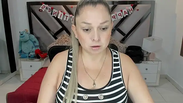 natalia5560 online show from September 29, 2025, 12:32 pm