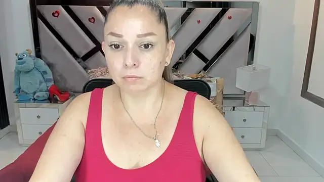 natalia5560 online show from October 6, 2025, 12:35 pm