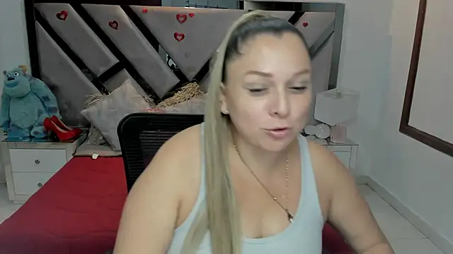 natalia5560 online show from October 16, 2025, 1:12 pm