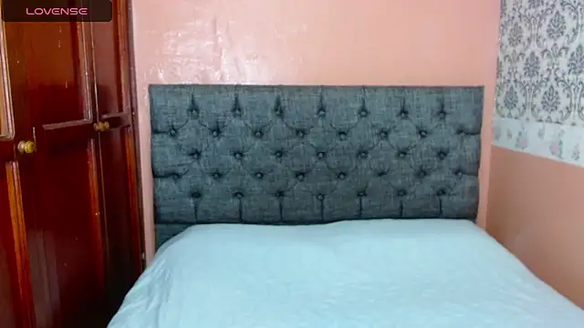 Crystal Walls online show from March 21, 2025, 6:29 pm